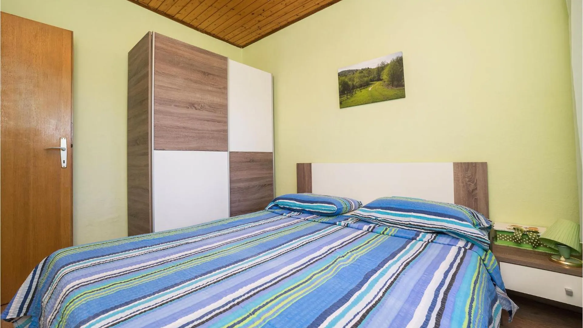 Cozy Apartment In Dinjiska With Kitchen Croatia