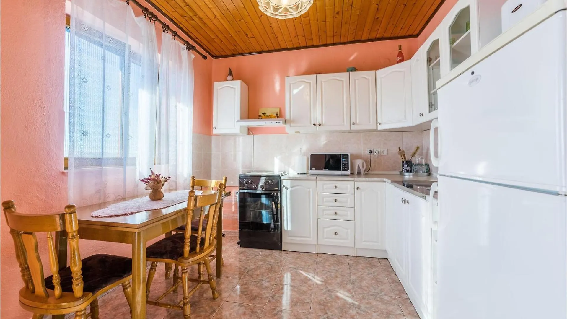 Cozy Apartment In Dinjiska With Kitchen 0*,